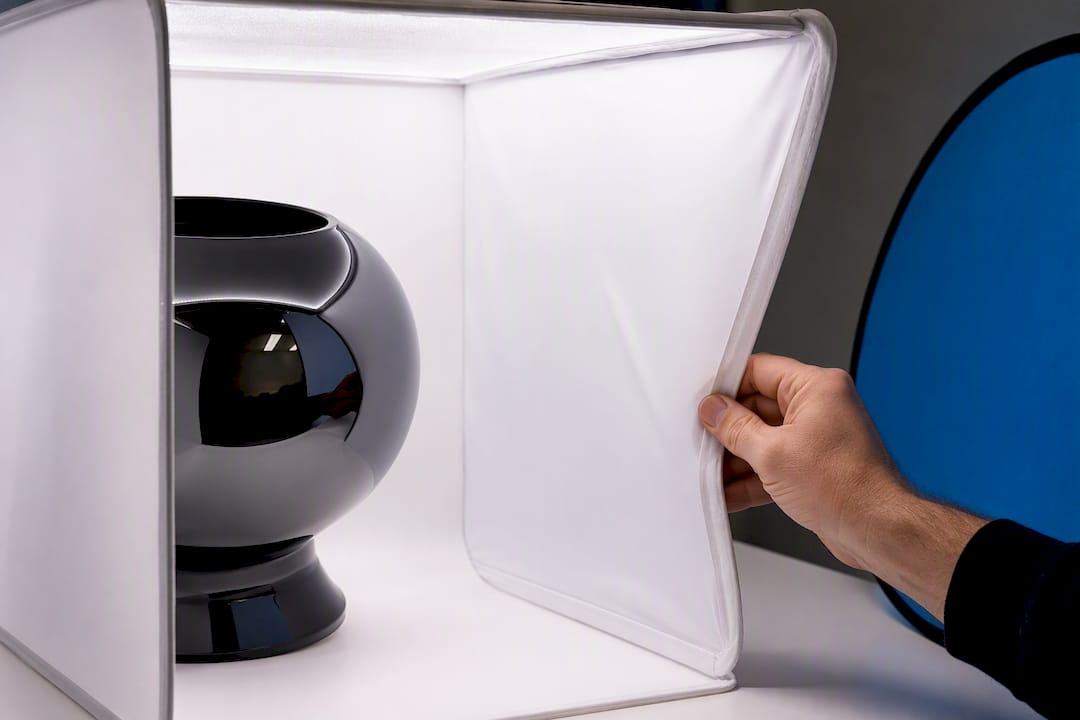 Glossy object inside a controlled light tent
